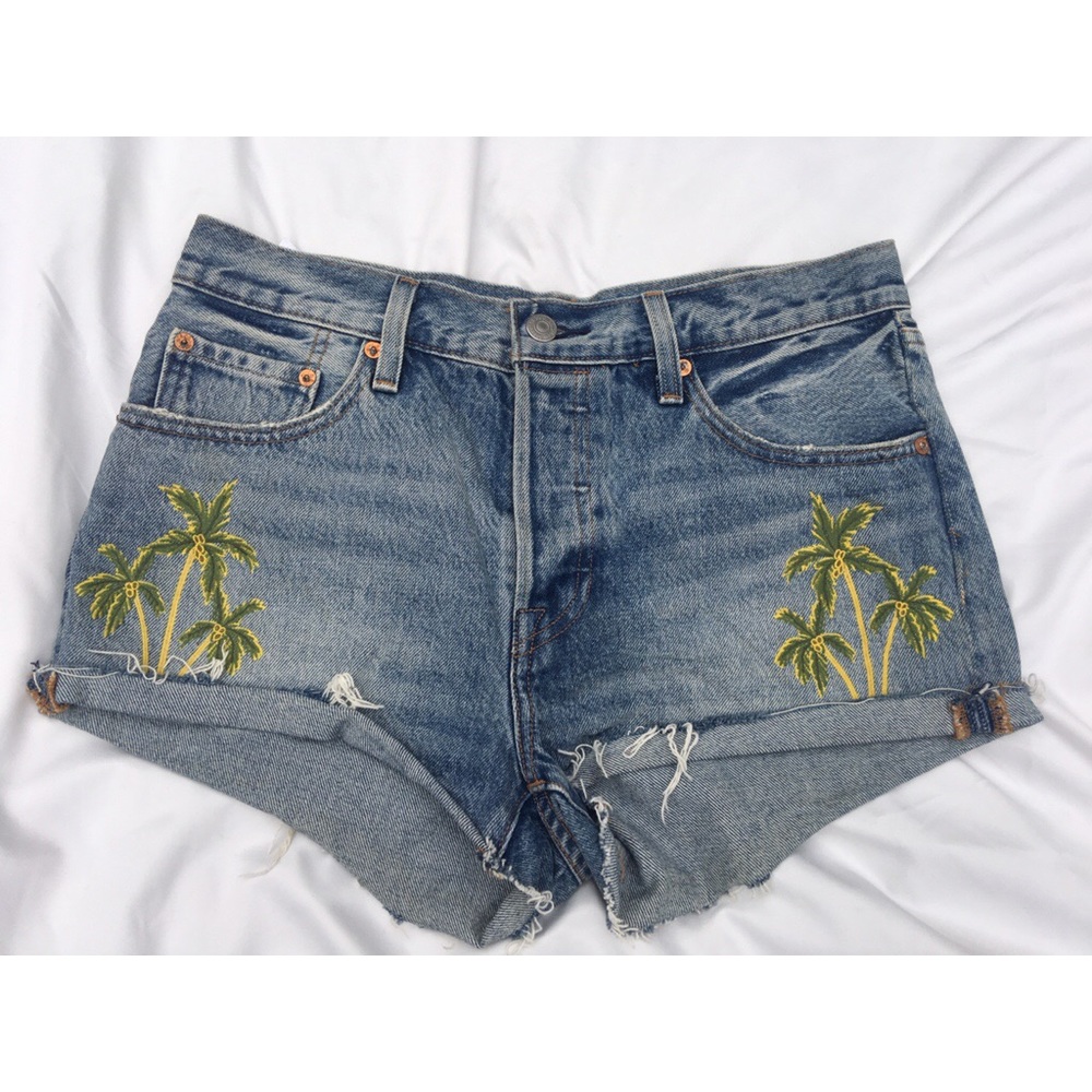 Like new, used Levi’s Palm tree shorts